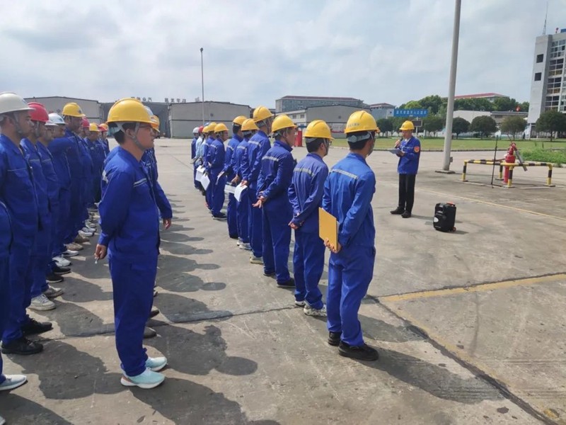 新藍(lán)天主要負(fù)責(zé)人現(xiàn)場講安全課